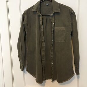 Aerie buttons down shirt army green size xs